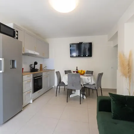30 Meters From The Sea! Anamarija Apartment *