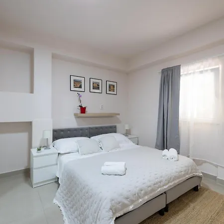 Apartment 30 Meters From The Sea! Anamarija Kastela